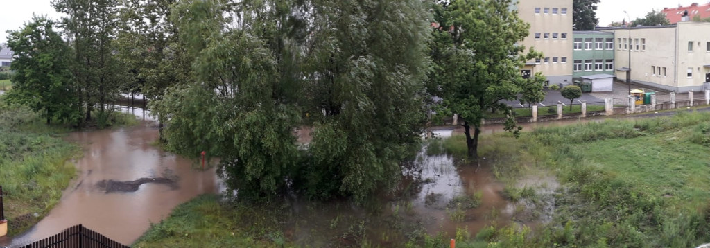 Mieszkańcy Tivoli nie mogą się doczekać na drogę. Osiedle wygląda jak 