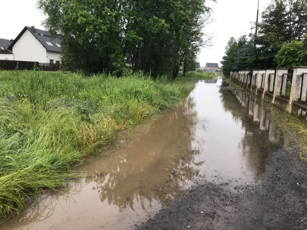 Mieszkańcy Tivoli nie mogą się doczekać na drogę. Osiedle wygląda jak 