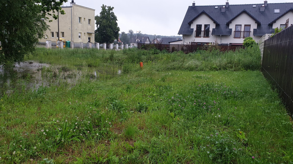 Mieszkańcy Tivoli nie mogą się doczekać na drogę. Osiedle wygląda jak 