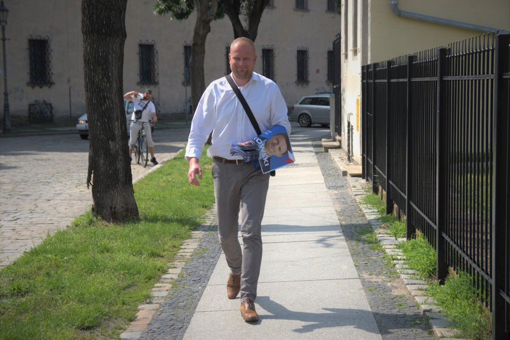 Posłowie Koalicji Obywatelskiej spotkali się dzisiaj z mieszkańcami Brzegu. Prowadzili agitację na ulicach miasta