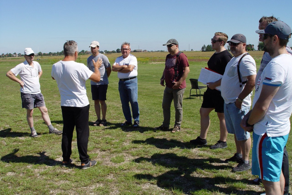 Zawody zdalnie sterowanych motoszybowców [fotogaleria]