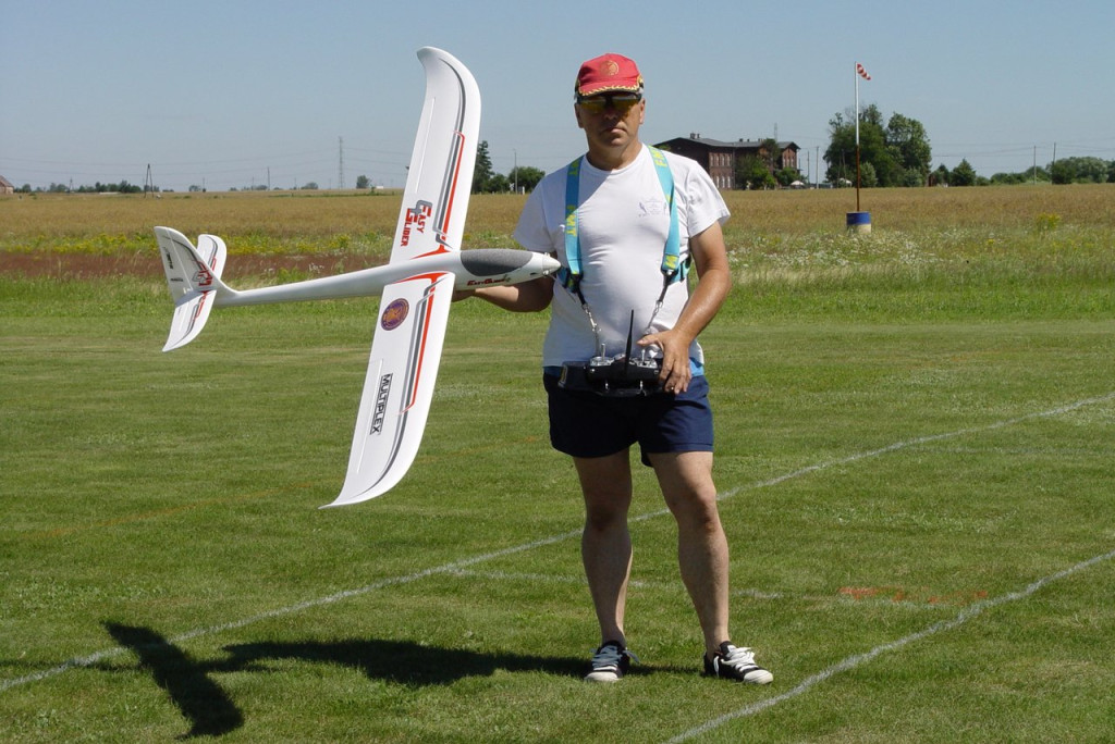 Zawody zdalnie sterowanych motoszybowców [fotogaleria]