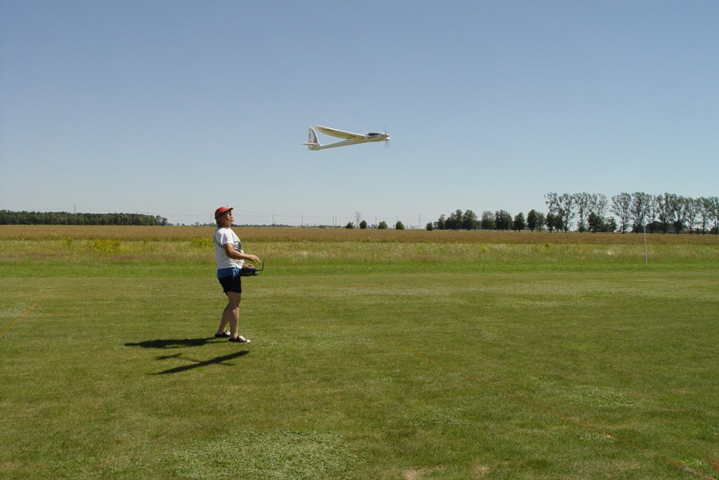 Zawody zdalnie sterowanych motoszybowców [fotogaleria]