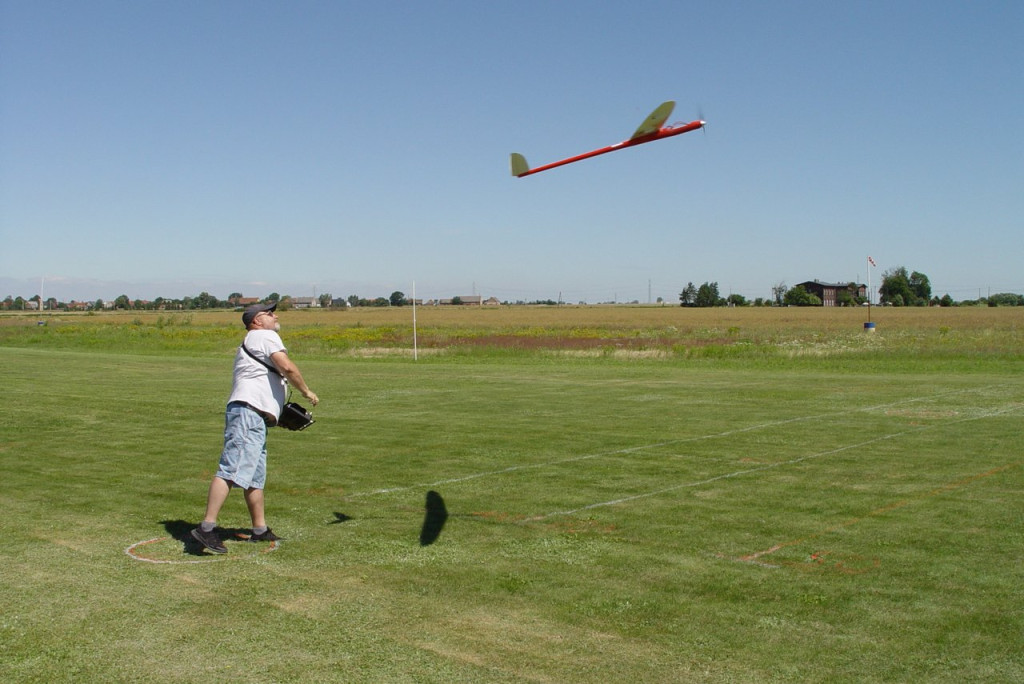 Zawody zdalnie sterowanych motoszybowców [fotogaleria]