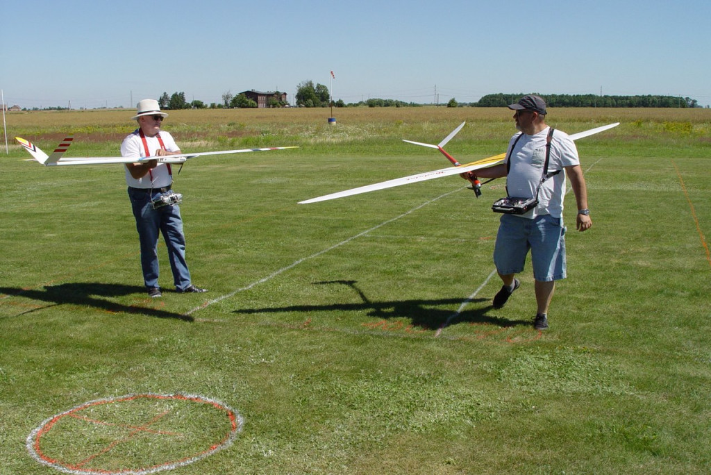 Zawody zdalnie sterowanych motoszybowców [fotogaleria]