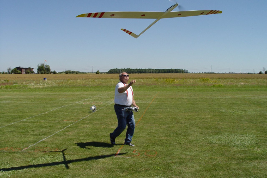 Zawody zdalnie sterowanych motoszybowców [fotogaleria]