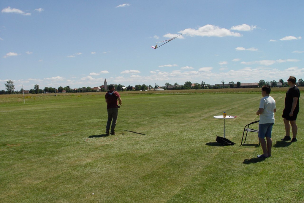 Zawody zdalnie sterowanych motoszybowców [fotogaleria]