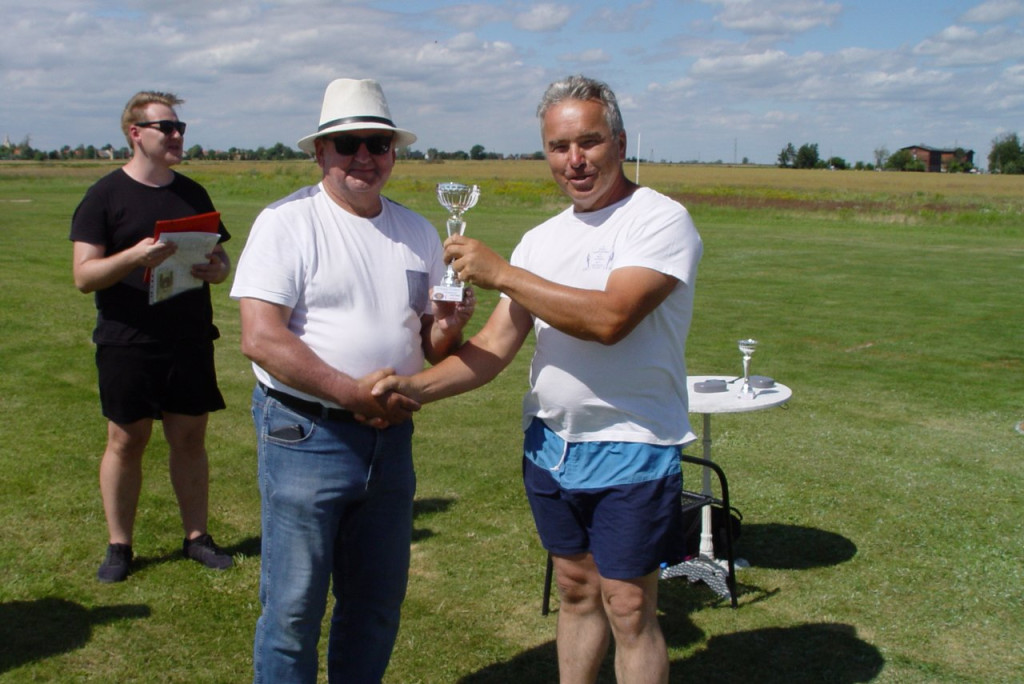 Zawody zdalnie sterowanych motoszybowców [fotogaleria]