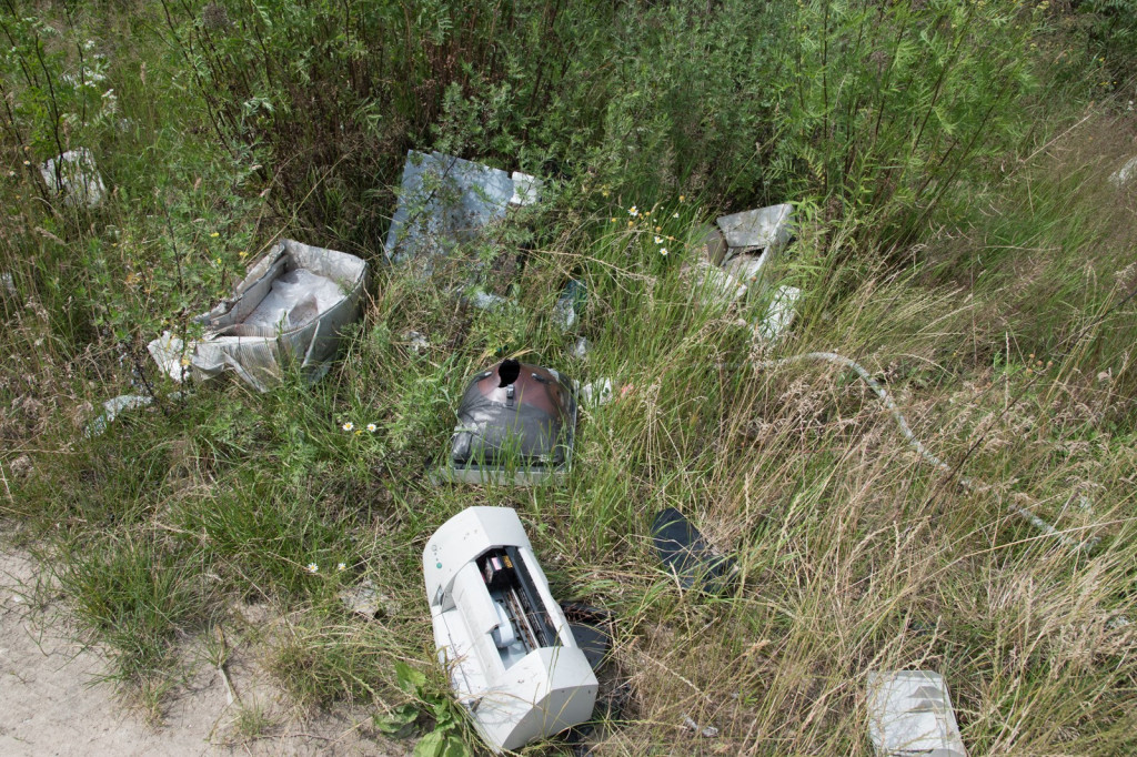 Po naszej publikacji wójt Andrzej Pulit nakazuje usunięcie gruzu. To dopiero wierzchołek wielkiej góry śmieciowej w Skarbimierzu, którą cyklicznie będziemy ujawniać