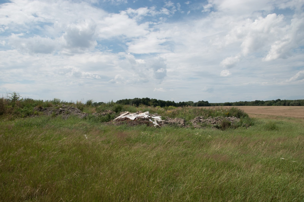 Po naszej publikacji wójt Andrzej Pulit nakazuje usunięcie gruzu. To dopiero wierzchołek wielkiej góry śmieciowej w Skarbimierzu, którą cyklicznie będziemy ujawniać