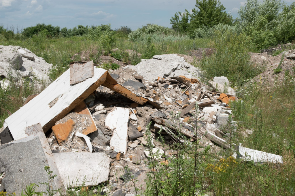 Kolejne tony nielegalnych odpadów w Skarbimierzu-Osiedle! Wójt Pulit i urzędnicy milczą
