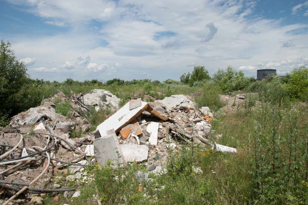 Kolejne tony nielegalnych odpadów w Skarbimierzu-Osiedle! Wójt Pulit i urzędnicy milczą