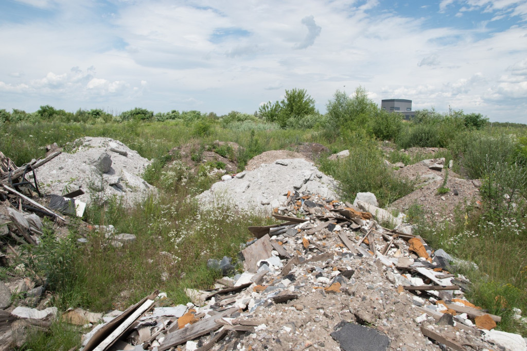 Kolejne tony nielegalnych odpadów w Skarbimierzu-Osiedle! Wójt Pulit i urzędnicy milczą