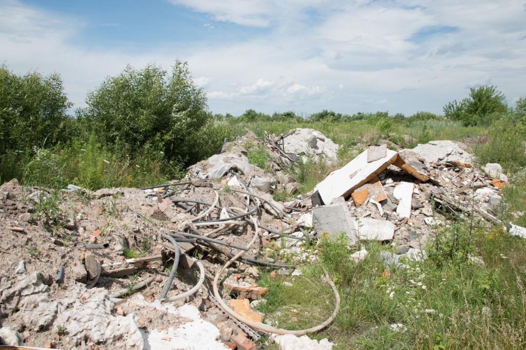 Kolejne tony nielegalnych odpadów w Skarbimierzu-Osiedle! Wójt Pulit i urzędnicy milczą