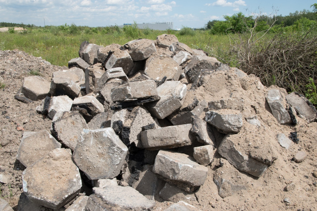 Kolejne tony nielegalnych odpadów w Skarbimierzu-Osiedle! Wójt Pulit i urzędnicy milczą