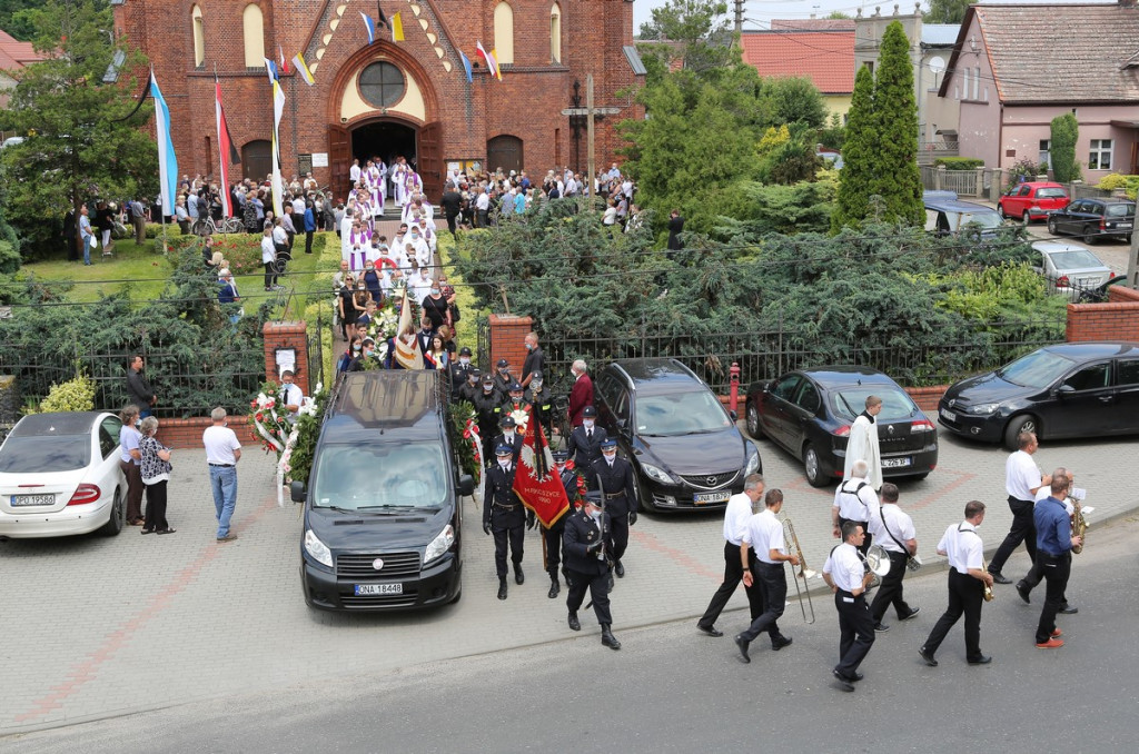 Parafianie i duchowni pożegnali księdza kanonika Antoniego Akińczę, wieloletniego proboszcza Mąkoszyc