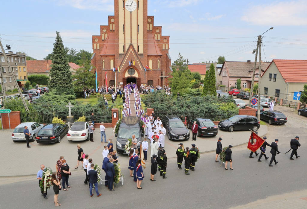 Parafianie i duchowni pożegnali księdza kanonika Antoniego Akińczę, wieloletniego proboszcza Mąkoszyc
