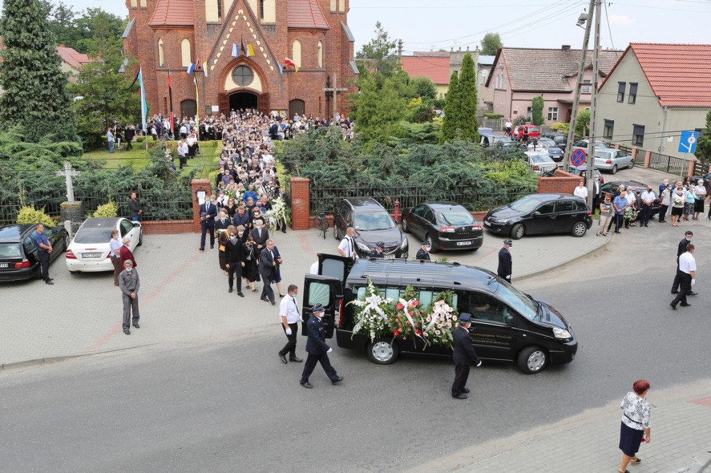 Parafianie i duchowni pożegnali księdza kanonika Antoniego Akińczę, wieloletniego proboszcza Mąkoszyc