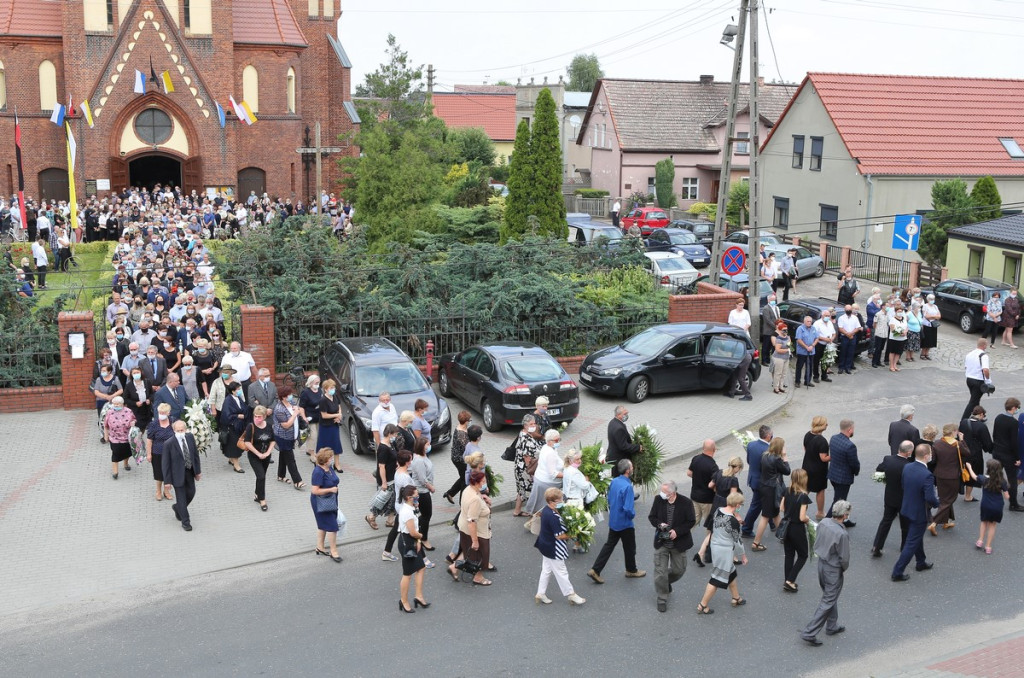 Parafianie i duchowni pożegnali księdza kanonika Antoniego Akińczę, wieloletniego proboszcza Mąkoszyc