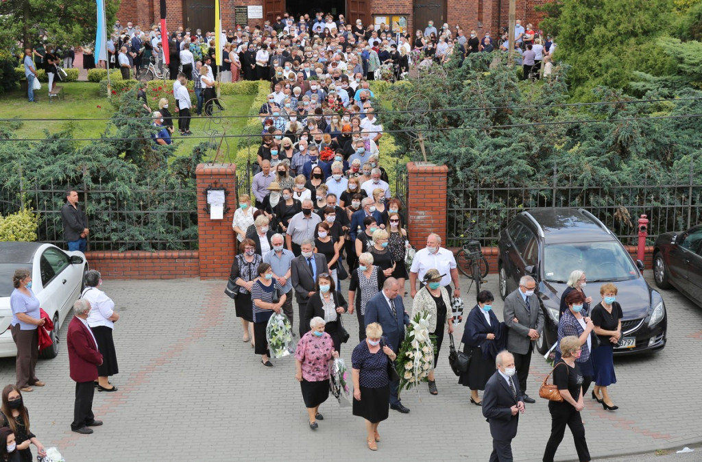 Parafianie i duchowni pożegnali księdza kanonika Antoniego Akińczę, wieloletniego proboszcza Mąkoszyc