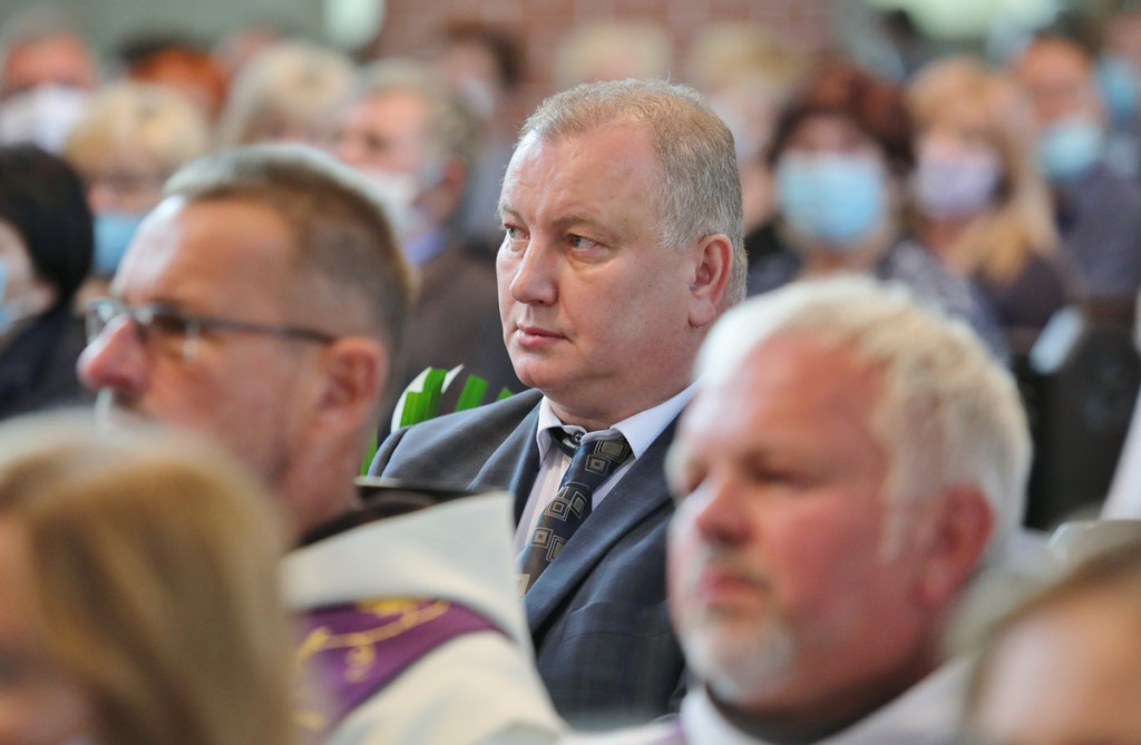 Parafianie i duchowni pożegnali księdza kanonika Antoniego Akińczę, wieloletniego proboszcza Mąkoszyc
