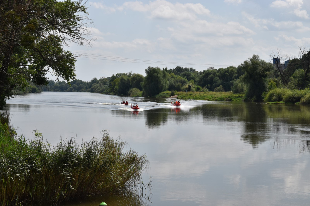 Strażacy z Brzegu i Lubszy ćwiczyli na Odrze z WOPR-owcami
