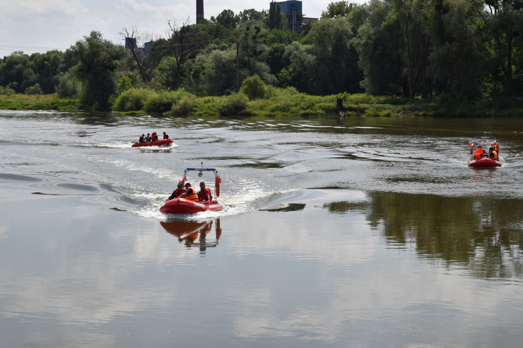 Strażacy z Brzegu i Lubszy ćwiczyli na Odrze z WOPR-owcami
