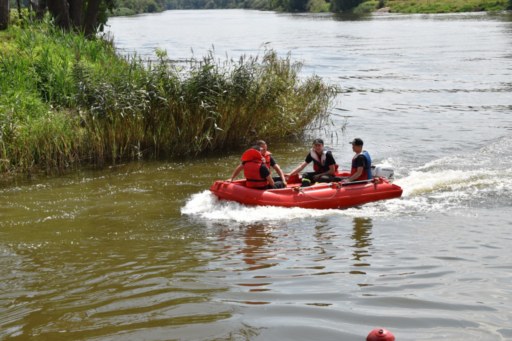 Strażacy z Brzegu i Lubszy ćwiczyli na Odrze z WOPR-owcami