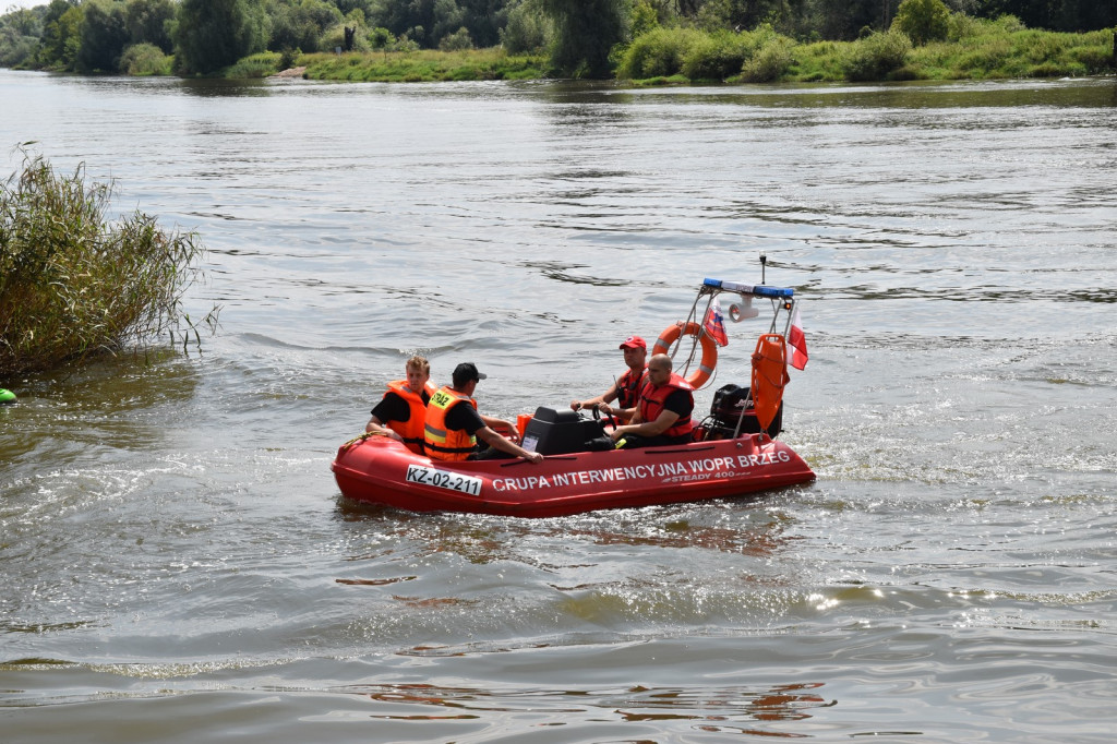 Strażacy z Brzegu i Lubszy ćwiczyli na Odrze z WOPR-owcami