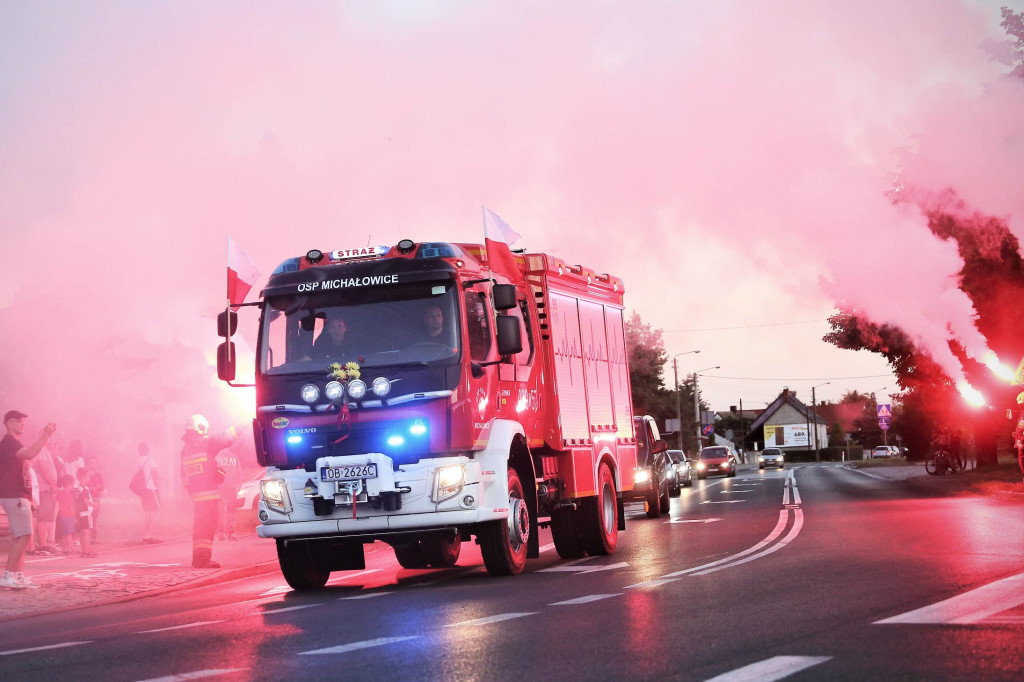Nowy wóz bojowy dla OSP w Michałowicach [foto + wideo]