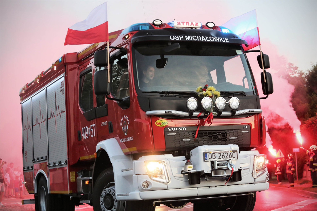 Nowy wóz bojowy dla OSP w Michałowicach [foto + wideo]
