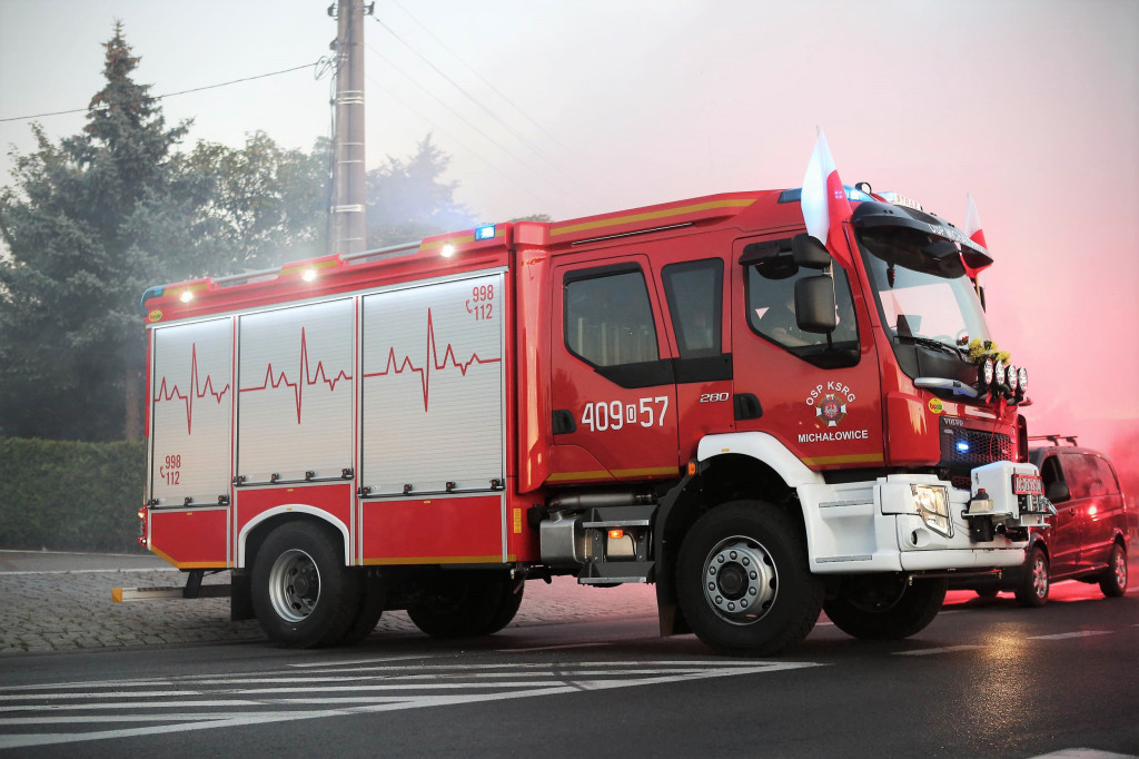 Nowy wóz bojowy dla OSP w Michałowicach [foto + wideo]