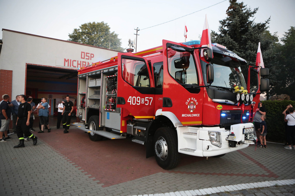 Nowy wóz bojowy dla OSP w Michałowicach [foto + wideo]