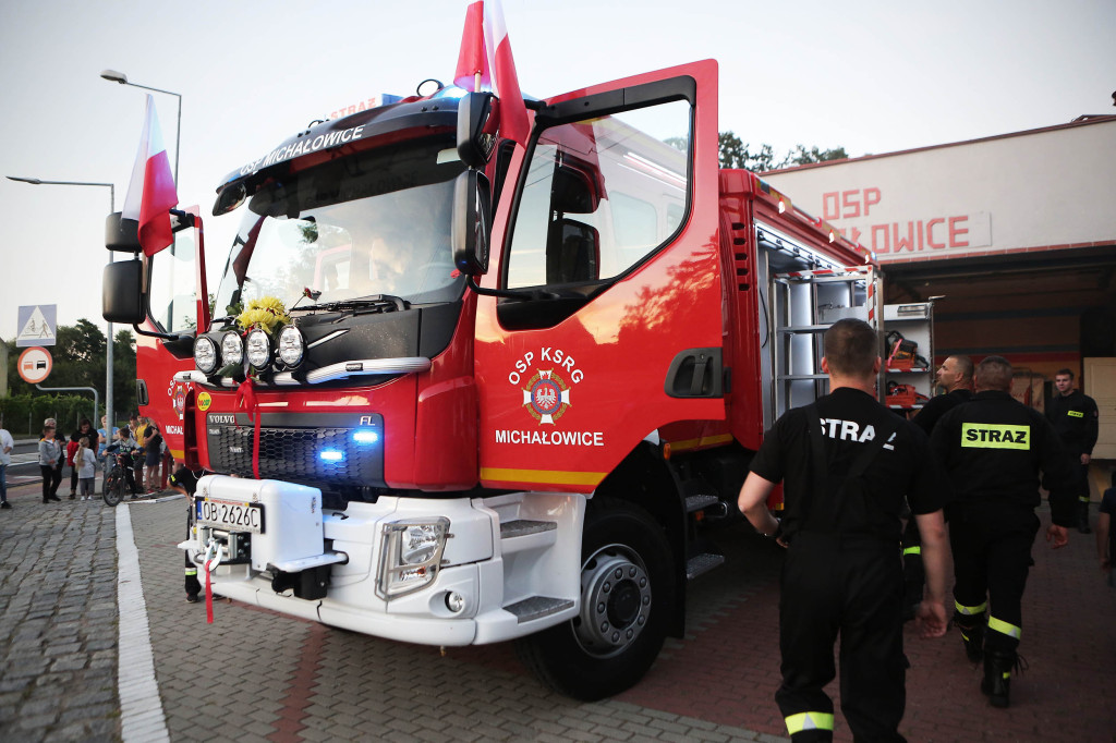 Nowy wóz bojowy dla OSP w Michałowicach [foto + wideo]