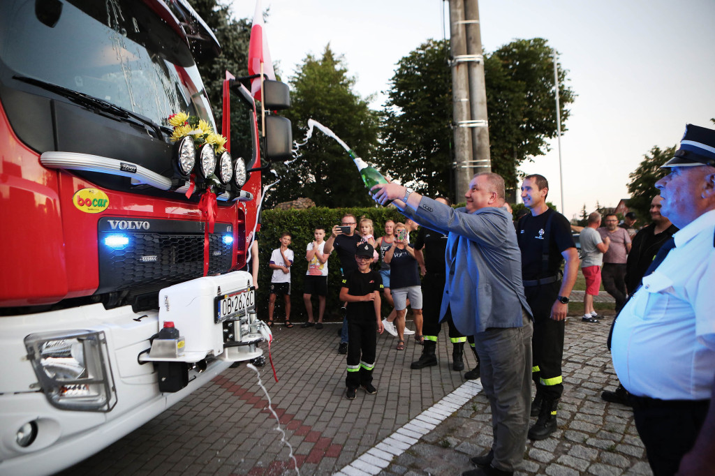 Nowy wóz bojowy dla OSP w Michałowicach [foto + wideo]