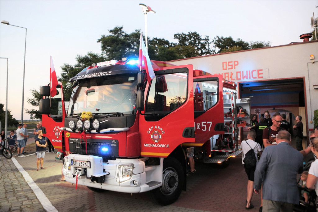 Nowy wóz bojowy dla OSP w Michałowicach [foto + wideo]