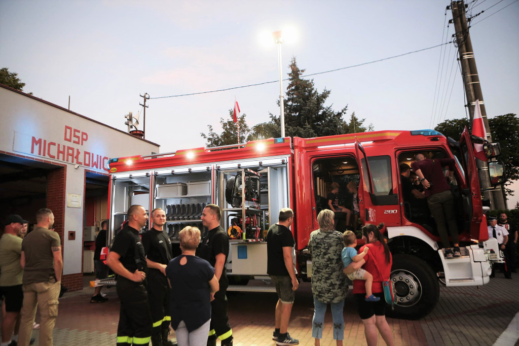 Nowy wóz bojowy dla OSP w Michałowicach [foto + wideo]