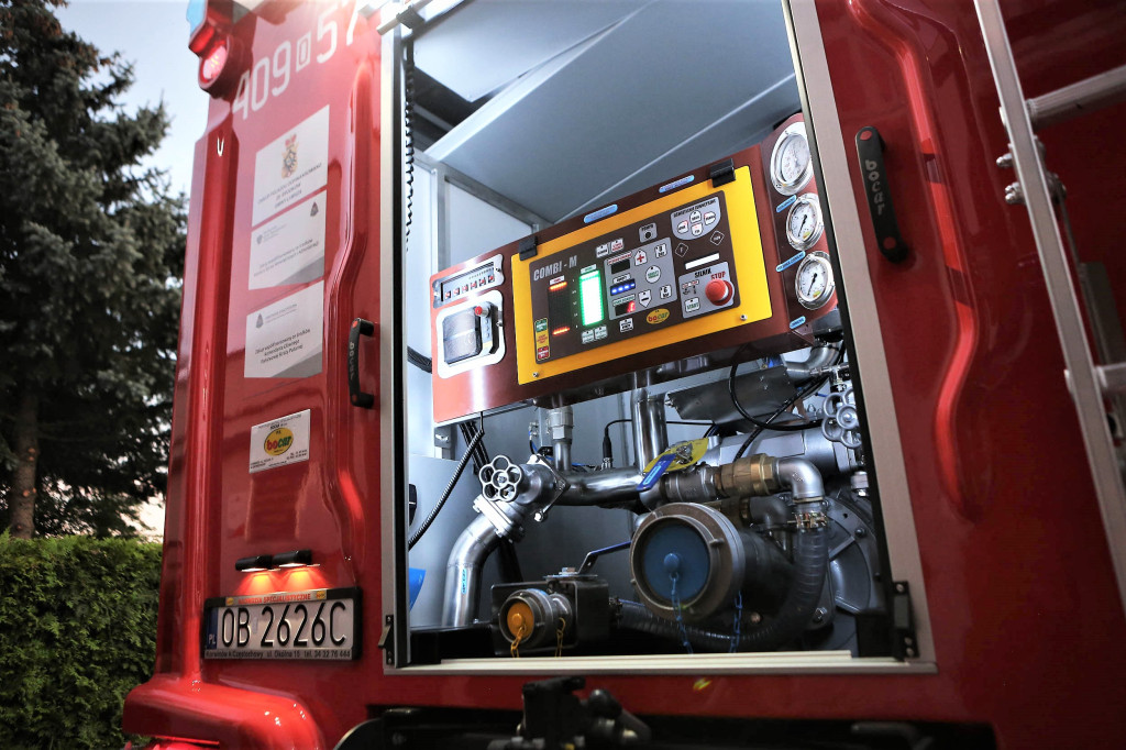 Nowy wóz bojowy dla OSP w Michałowicach [foto + wideo]