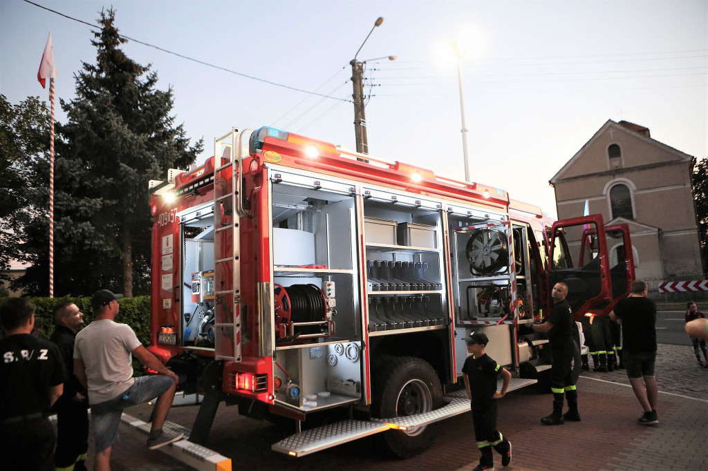 Nowy wóz bojowy dla OSP w Michałowicach [foto + wideo]