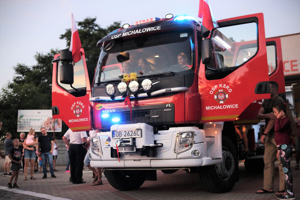 Nowy wóz bojowy dla OSP w Michałowicach [foto + wideo]