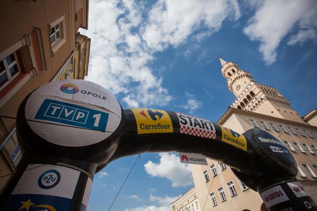 Tour de Pologne wróciło na Opolszczyznę. Kolarze wystartowali z Opola [ZDJĘCIA]