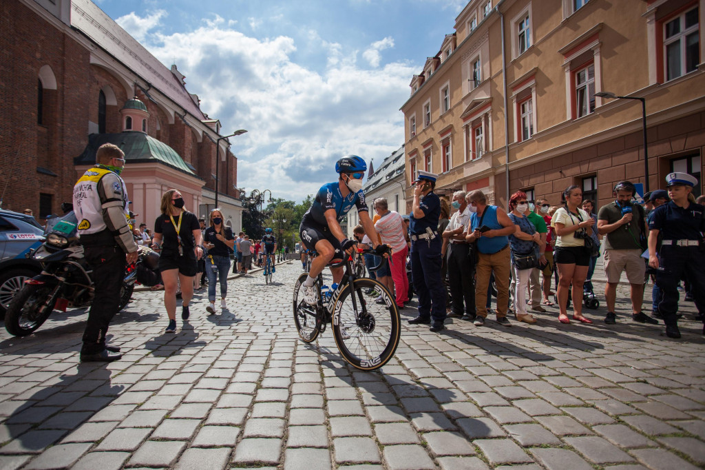 Tour de Pologne wróciło na Opolszczyznę. Kolarze wystartowali z Opola [ZDJĘCIA]