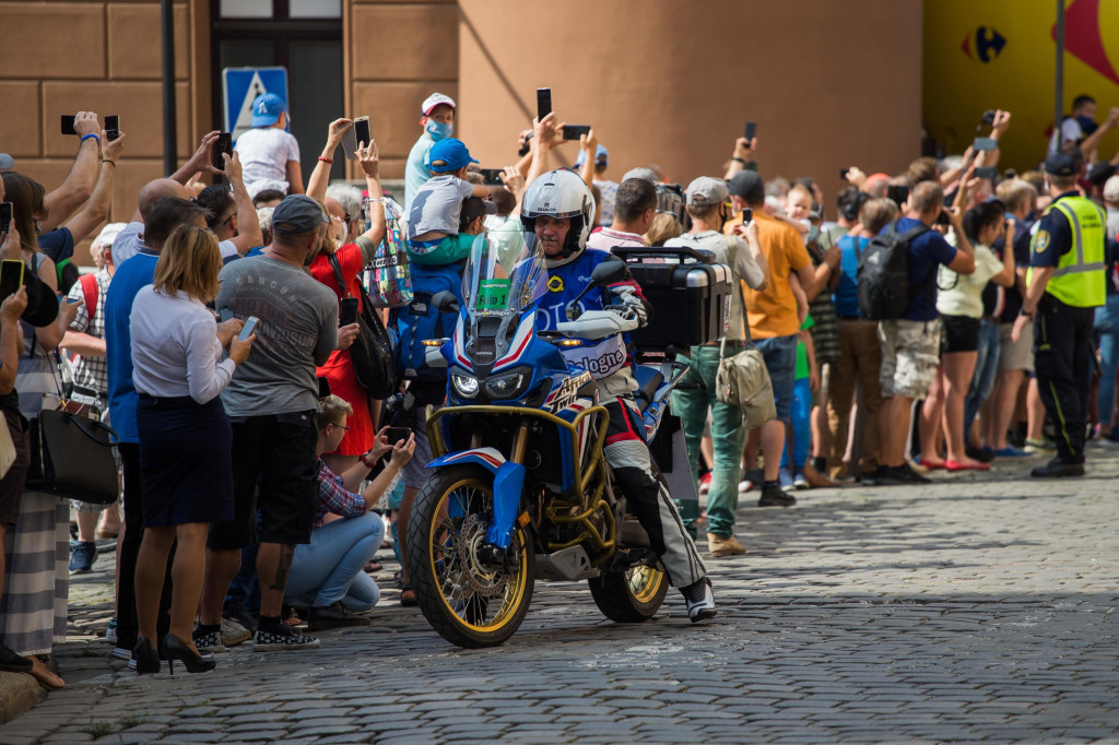 Tour de Pologne wróciło na Opolszczyznę. Kolarze wystartowali z Opola [ZDJĘCIA]