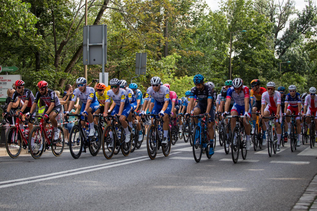 Tour de Pologne wróciło na Opolszczyznę. Kolarze wystartowali z Opola [ZDJĘCIA]