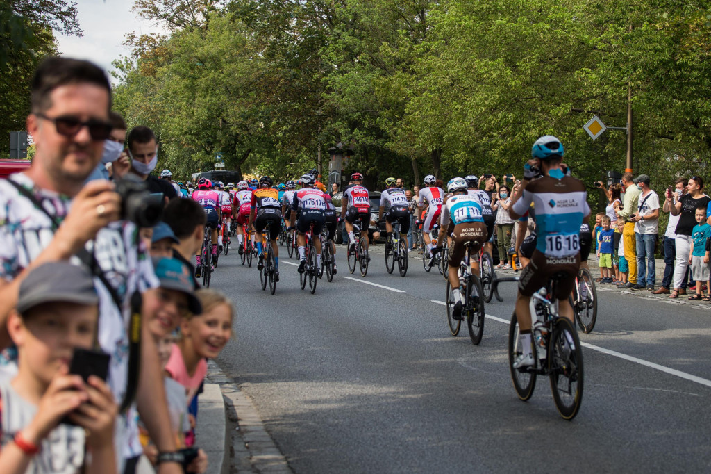 Tour de Pologne wróciło na Opolszczyznę. Kolarze wystartowali z Opola [ZDJĘCIA]