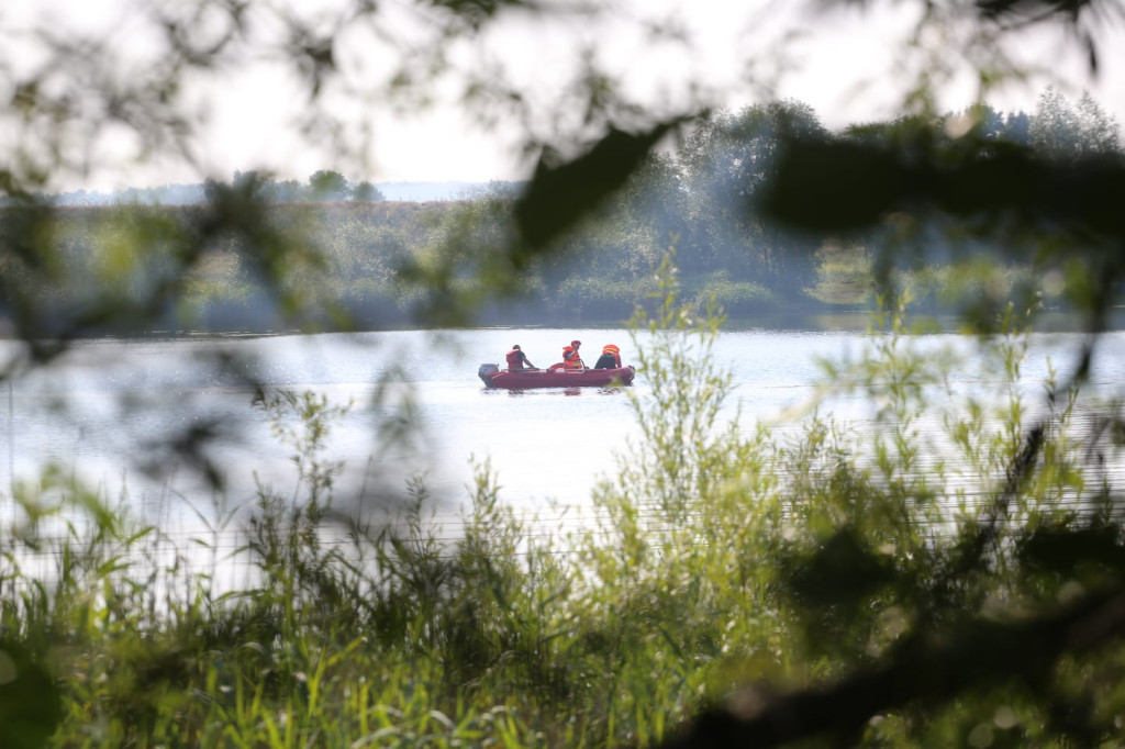 Przewrócony ponton dryfował po Babim Lochu [aktualizacja - strażacy zakończyli akcję]