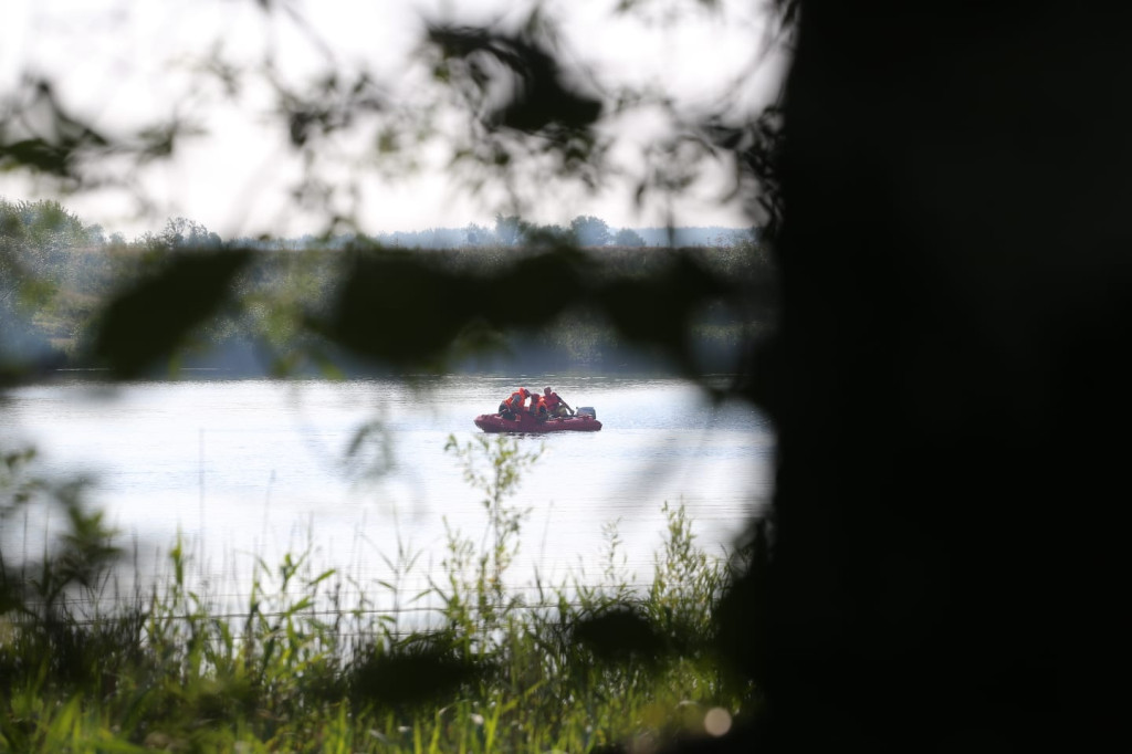 Przewrócony ponton dryfował po Babim Lochu [aktualizacja - strażacy zakończyli akcję]