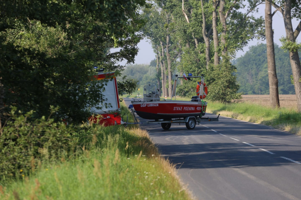 Przewrócony ponton dryfował po Babim Lochu [aktualizacja - strażacy zakończyli akcję]