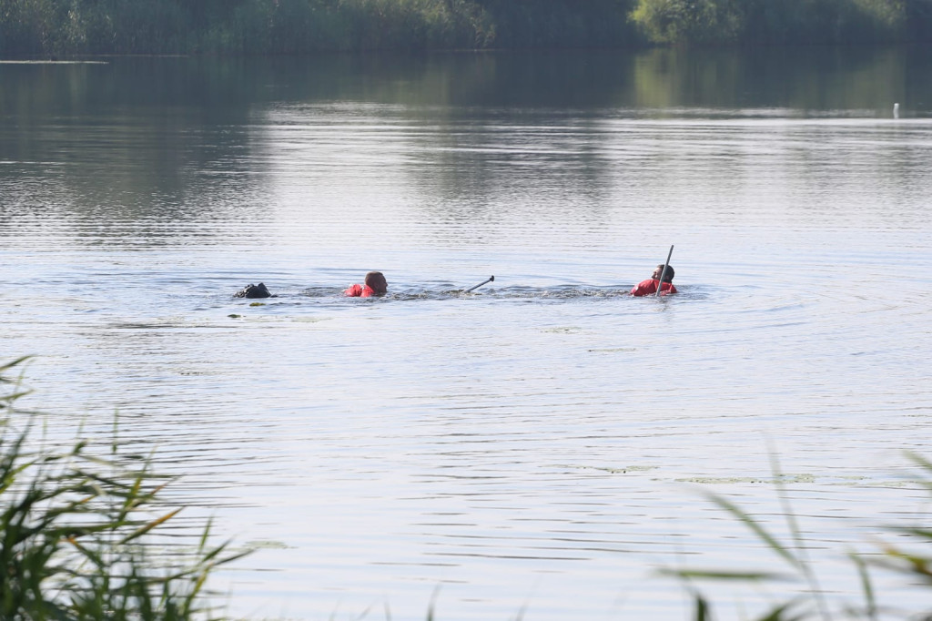 Przewrócony ponton dryfował po Babim Lochu [aktualizacja - strażacy zakończyli akcję]