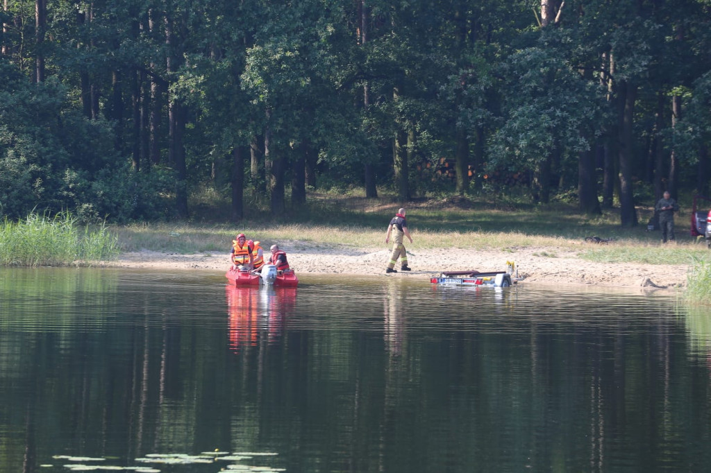 Przewrócony ponton dryfował po Babim Lochu [aktualizacja - strażacy zakończyli akcję]